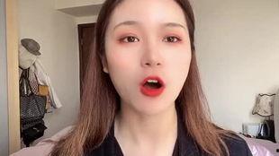 姐妹吃瓜聚餐,吃瓜聊不停，欢乐时光尽享八卦盛宴