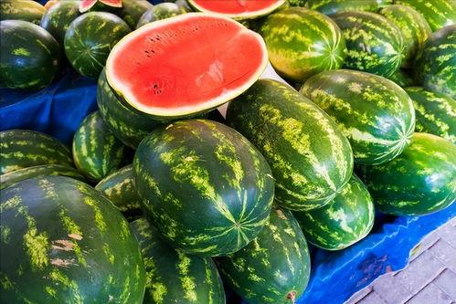 哪个地方吃瓜多,瓜摊林立,揭秘吃瓜群众的聚集地