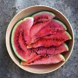 田马吃瓜,揭秘农村生活的趣味瞬间