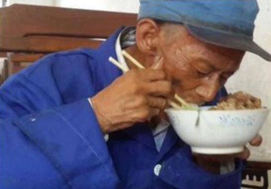 吃瓜维族大爷视频大全,趣味横生的民族风情展示