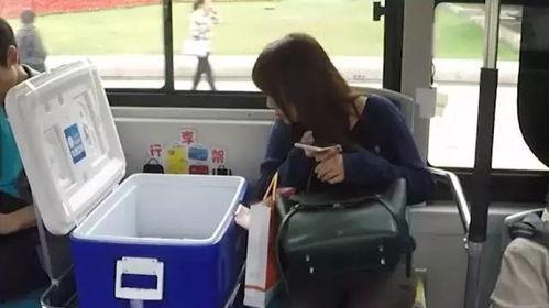 吃瓜群众纷纷光顾,网红打卡地，人潮涌动！